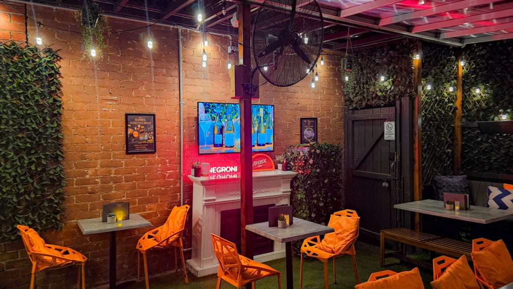 Port Melbourne dog-friendly bar, The Tipsy Cow